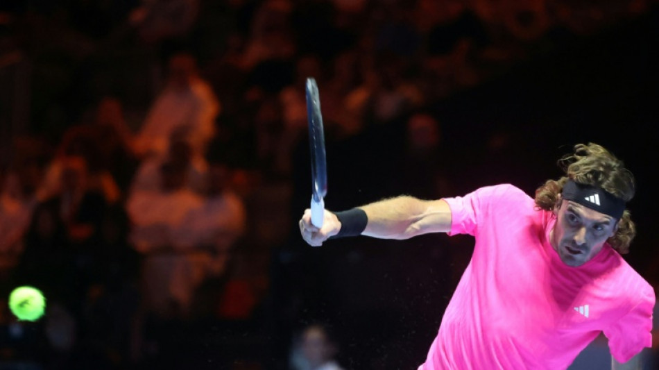 Tsitsipas valor&oacute; colgar la raqueta debido a sus problemas de espalda