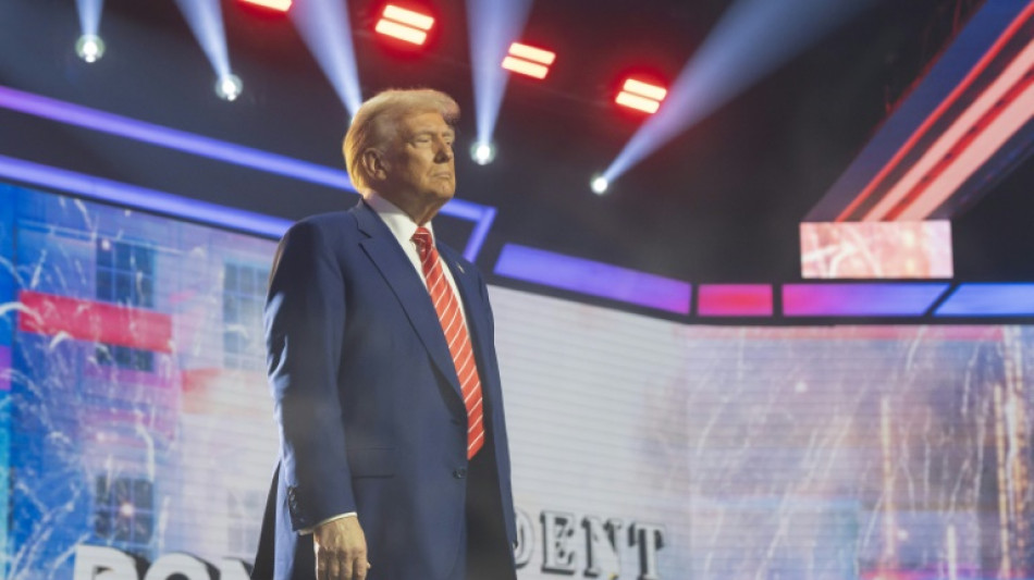 Trump promete 'deter a loucura transg&ecirc;nero' em seu primeiro dia de governo