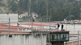 Cerca de 60 agentes s&atilde;o retidos em pris&otilde;es em meio a crise carcer&aacute;ria no Equador