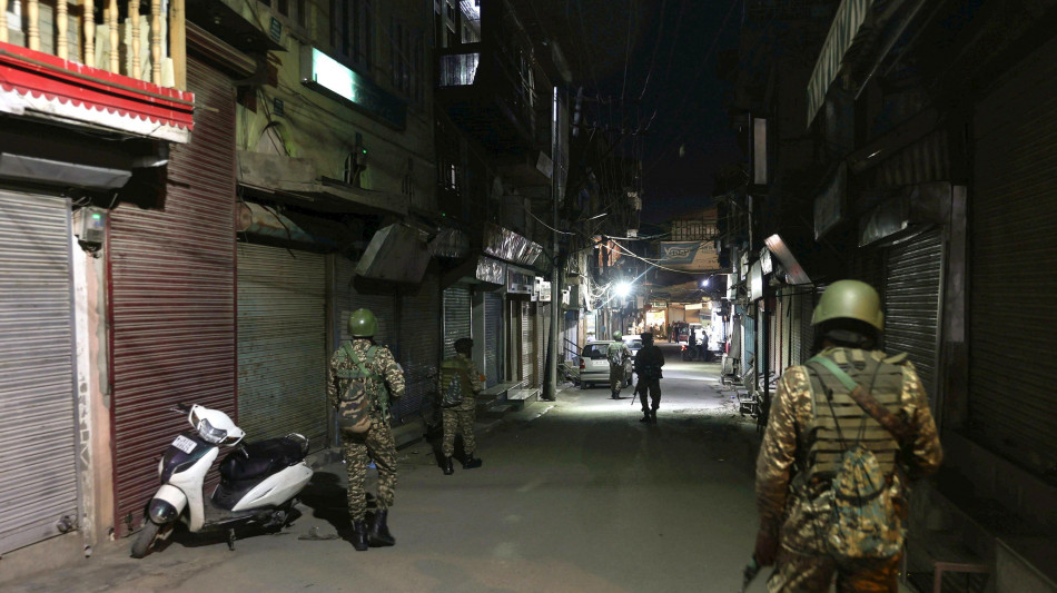 Il Pakistan spara colpi d'artiglieria nel Kashmir indiano