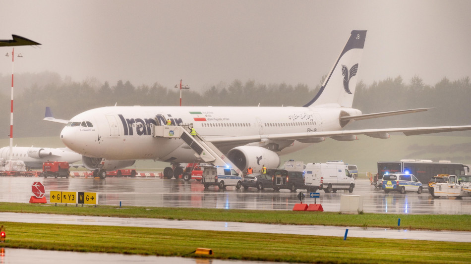 Media, spazio aereo iraniano resta chiuso fino a domani