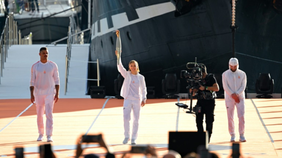 Olympisches Feuer erreicht in Marseille franz&ouml;sischen Boden