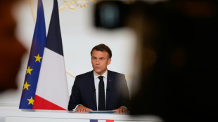 Macron d&eacute;fend "le droit d'Isra&euml;l &agrave; se prot&eacute;ger" mais doit reporter sa conf&eacute;rence sur l'Etat palestinien
