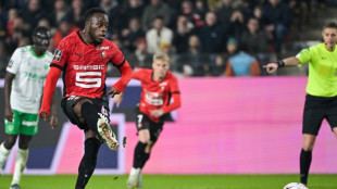 Forest sign French forward Kalimuendo