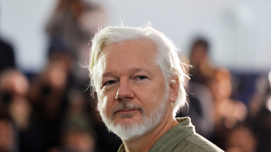 Assange a Cannes, sulla maglietta nomi dei bimbi di Gaza uccisi