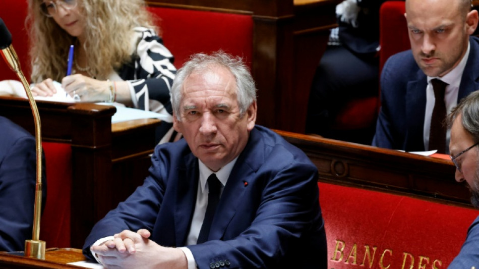 Premi&ecirc; franc&ecirc;s se defende em comiss&atilde;o para explicar o que sabia sobre viol&ecirc;ncia em  escola cat&oacute;lica