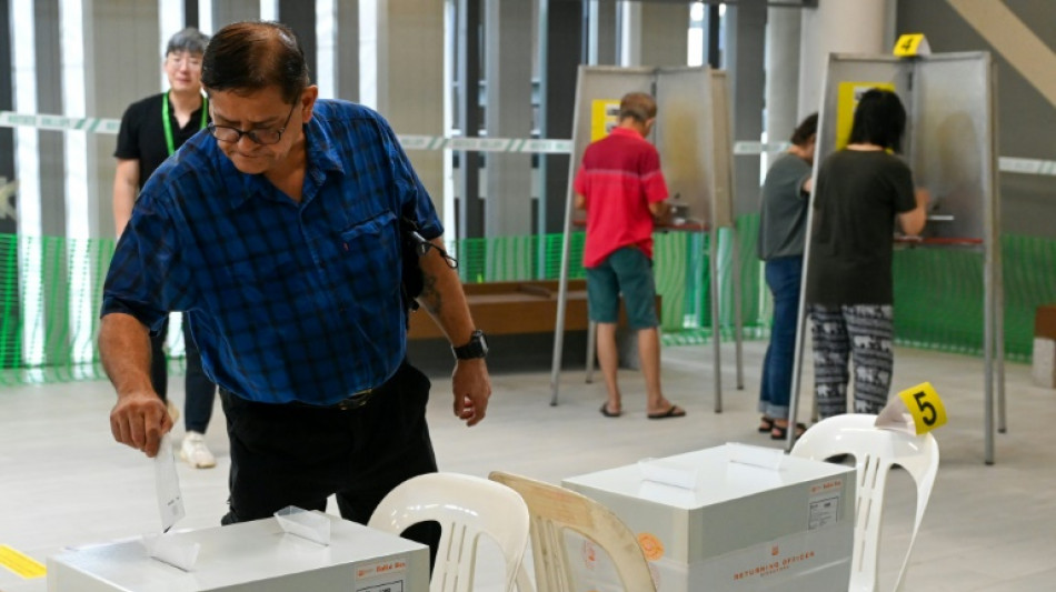 Partido no poder tem vit&oacute;ria ampla em Singapura