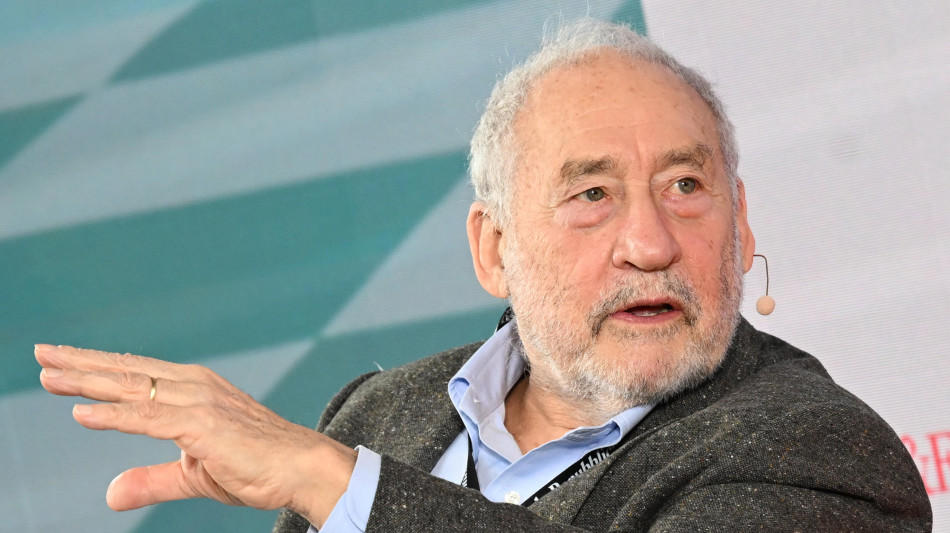 Stiglitz, 'accordo con Trump non vale la carta su cui &egrave; scritto'