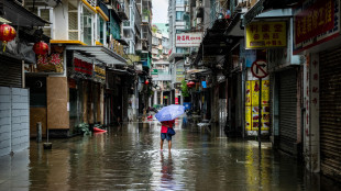 Giappone, allerta per due tifoni: evacuazioni in 13 prefetture