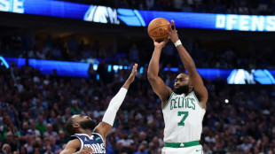 Celtics seguram rea&ccedil;&atilde;o dos Mavericks e ficam a um passo do t&iacute;tulo da NBA