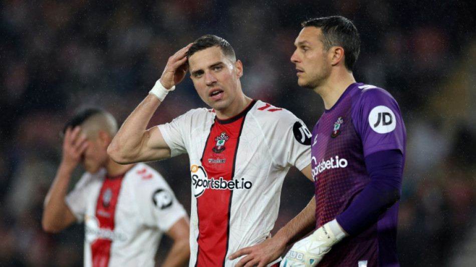 Southampton &eacute; primeiro rebaixado da Premier League; Leeds freia Newcastle (2-2)