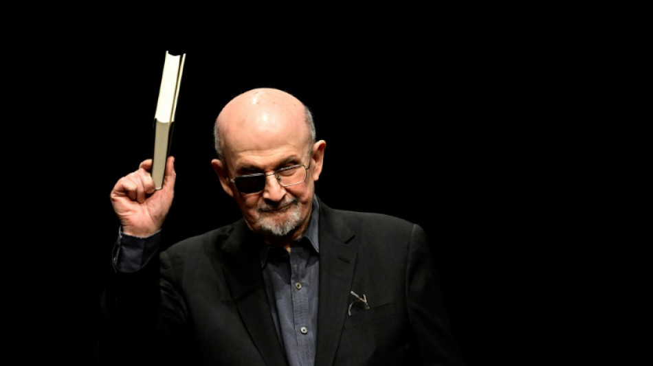 Le proc&egrave;s de l'assaillant de Salman Rushdie s'ouvre aux Etats-Unis