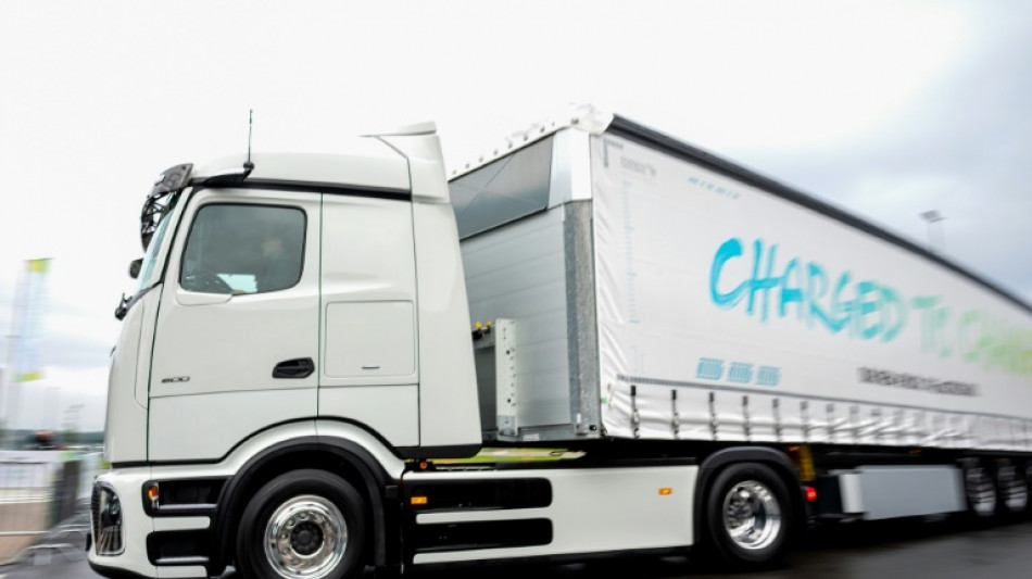 L'UE contraint les poids lourds &agrave; r&eacute;duire leurs &eacute;missions de CO2