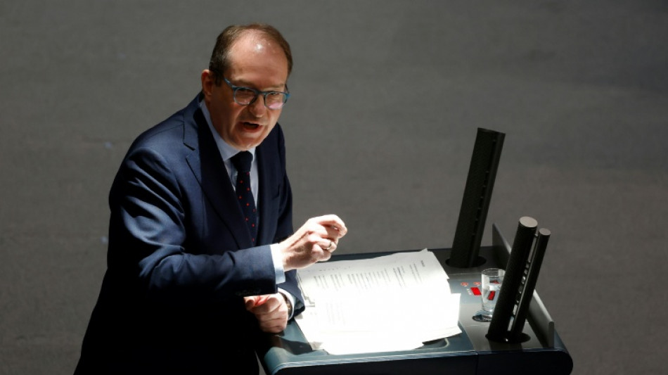 Vier weitere Minister pr&auml;sentieren Regierungsprogramm