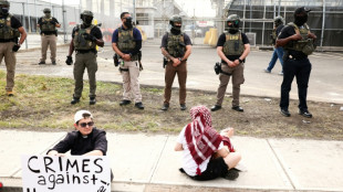 Tensions entre manifestants et police de l'immigration devant un centre de d&eacute;tention du New Jersey