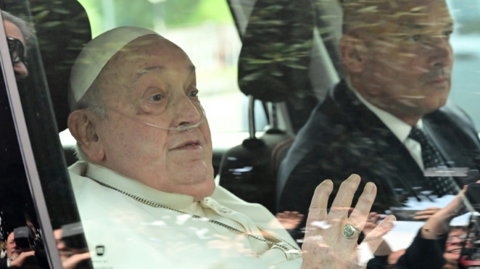 Papst verl&auml;sst nach f&uuml;nf Wochen das Krankenhaus