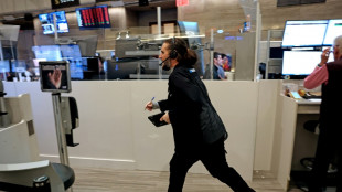 Wall Street se hunde casi 6% por guerra comercial lanzada por Trump