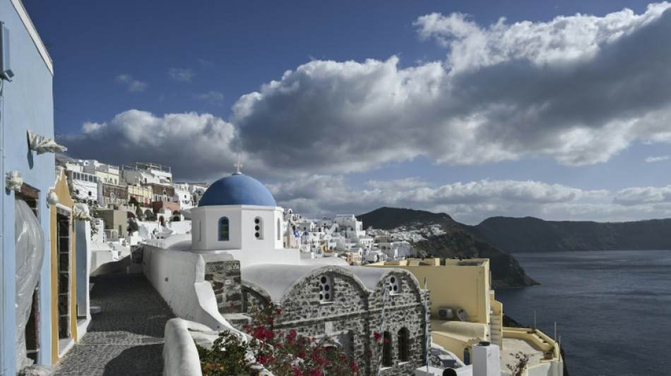 Gr&egrave;ce: les &eacute;coles rouvrent &agrave; Santorin apr&egrave;s la baisse de l'activit&eacute; sismique