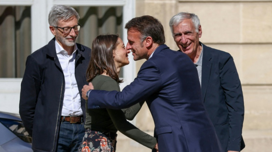 Los dos franceses detenidos en Ir&aacute;n vuelven a Par&iacute;s y son recibidos por Macron