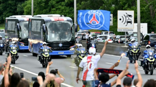 Sur les Champs-Elys&eacute;es, une parade "incroyable" des joueurs du PSG pour leurs supporters