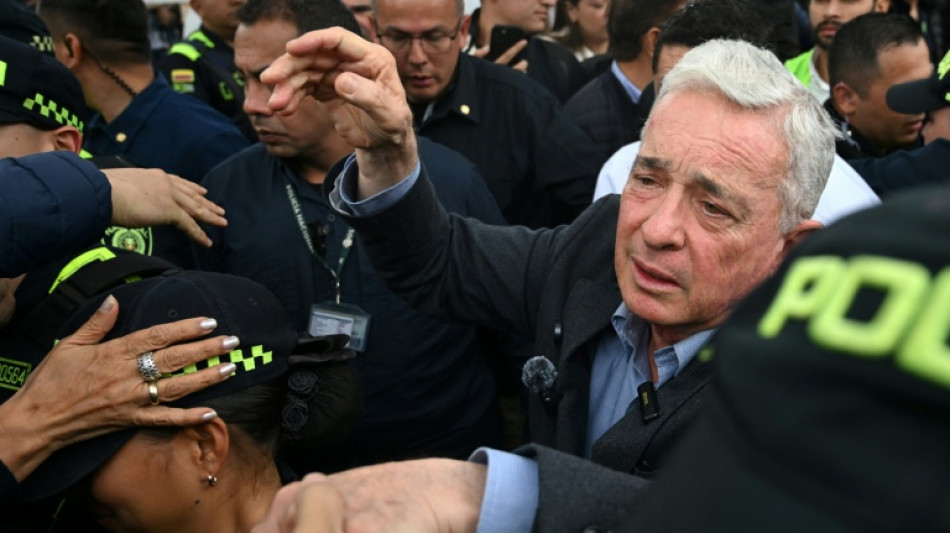 Gericht in Kolumbien hebt Verurteilung von Ex-Pr&auml;sident Uribe auf