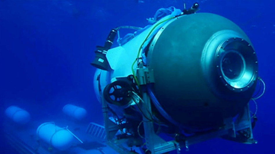 Canad&aacute; investiga implos&atilde;o de submers&iacute;vel