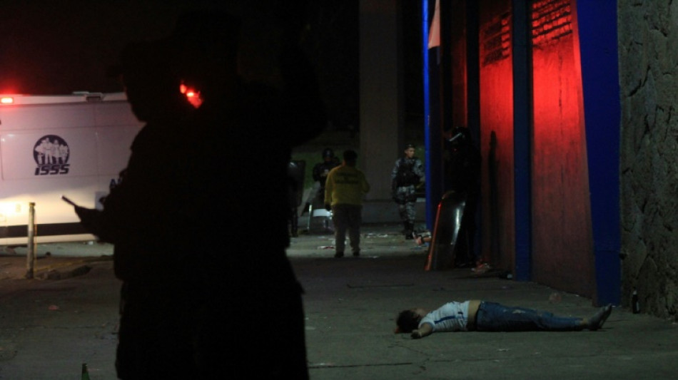 Doze mortos em tumulto em est&aacute;dio de El Salvador