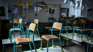 "On bafoue l'&eacute;cole": le monde de l'&eacute;ducation en gr&egrave;ve et dans la rue