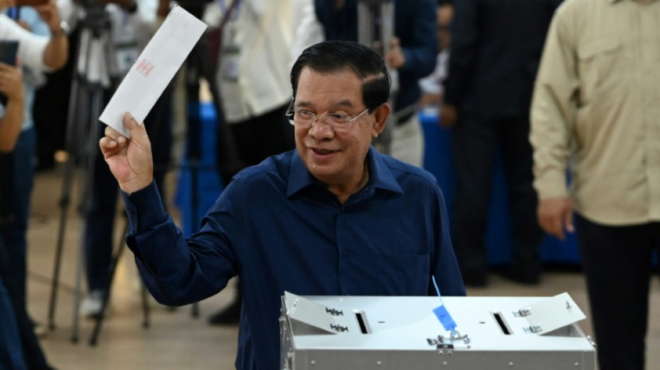 Primeiro-ministro do Camboja, Hun Sen, renuncia ap&oacute;s 38 anos e cede cargo ao filho