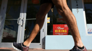 Stocks struggle as data shows drop in US jobs