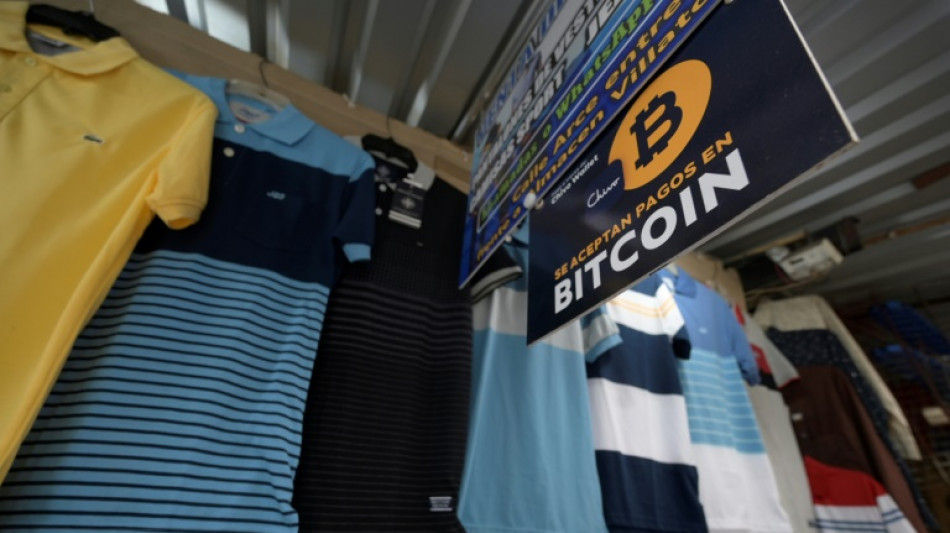 Temp&ecirc;te sur le bitcoin : les Salvadoriens font le gros dos