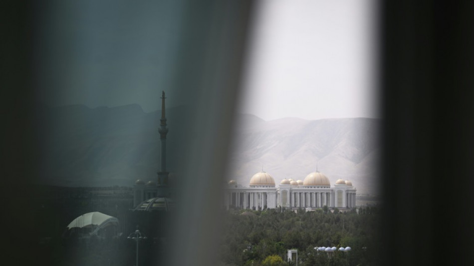 "Violado, encarcelado, torturado": el infierno de ser gay en Turkmenistán