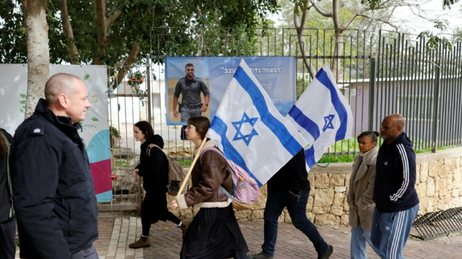 Israel enterra corpo de &uacute;ltimo ref&eacute;m mantido em Gaza