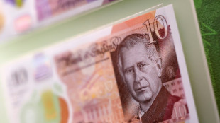 Nuevos billetes con la efigie del rey Carlos III expuestos en Londres