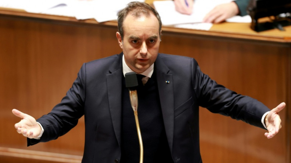 Le syndicats ressortent d&eacute;&ccedil;us de Matignon, Macron appelle &agrave; "la fermet&eacute;"