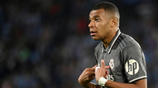 'N&atilde;o &eacute; um centroavante', afirma Benzema sobre Mbapp&eacute;