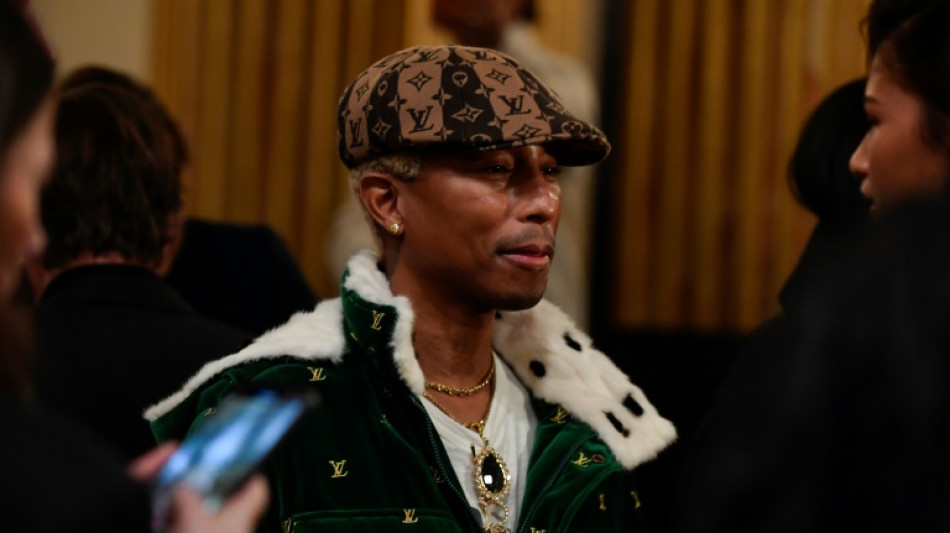 Pharrell Williams paraliza Par&iacute;s con su esperado debut al frente de Louis Vuitton