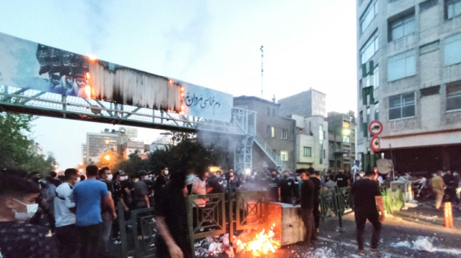 Iran: 35 morts dans la r&eacute;pression, des centaines d'arrestations