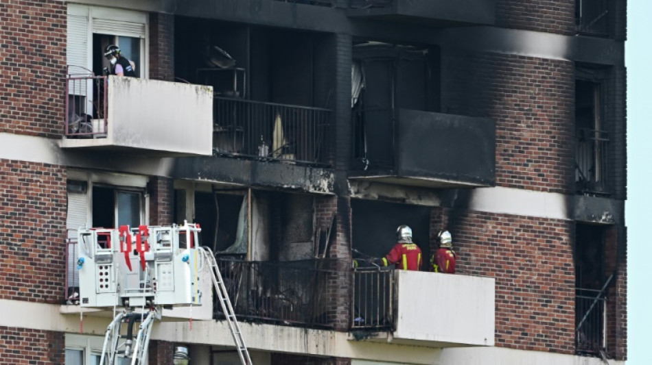 Pr&egrave;s de Paris, trois morts dont un adolescent et des bless&eacute;s dans l'incendie d'un immeuble