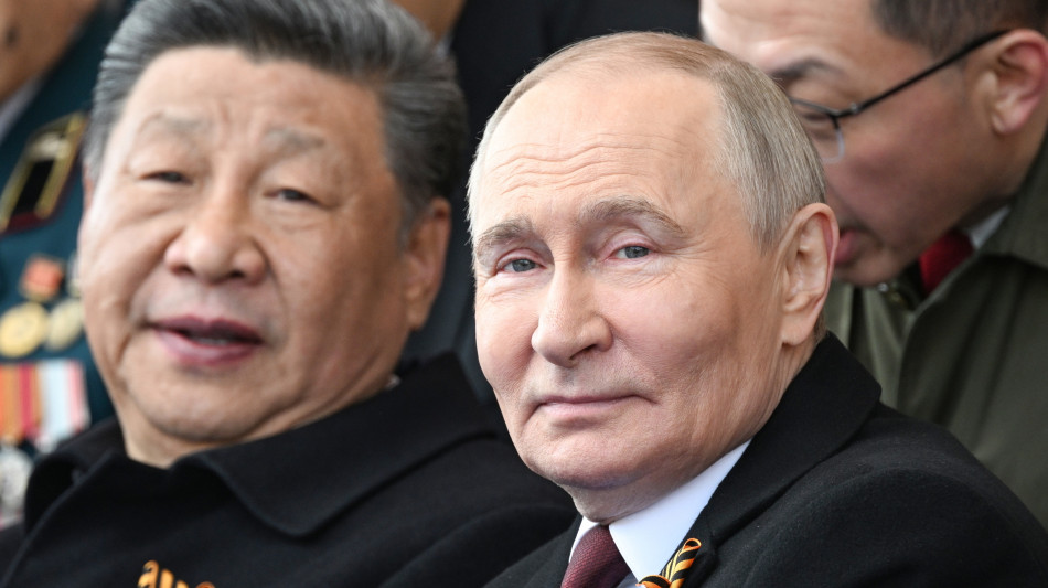 Putin e Xi fianco a fianco sulla Piazza Rossa per la parata