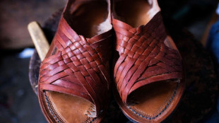 Artesanos mexicanos reclaman apropiaci&oacute;n cultural de Adidas por sandalias tradicionales