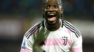 Juventus vence e encosta na l&iacute;der Inter; Napoli perde e agrava crise