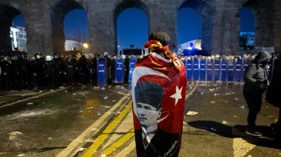 Turquie: le maire d'Istanbul de nouveau entendu apr&egrave;s des manifestations monstres