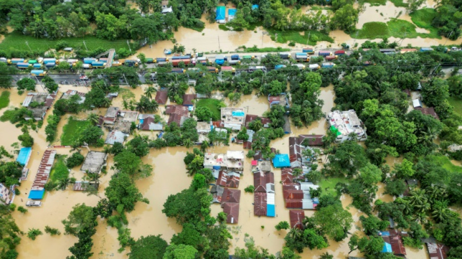 Inondations au Bangladesh: l'eau commence &agrave; se retirer