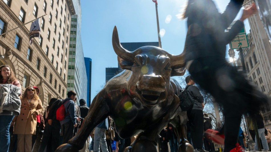 US stocks extend rally on rate cut hopes 