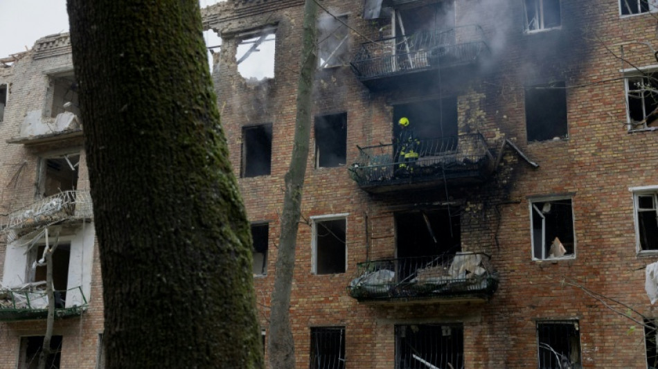 Zelensky pressiona por 'mudan&ccedil;a de regime' na R&uacute;ssia ap&oacute;s bombardeio mortal em Kiev