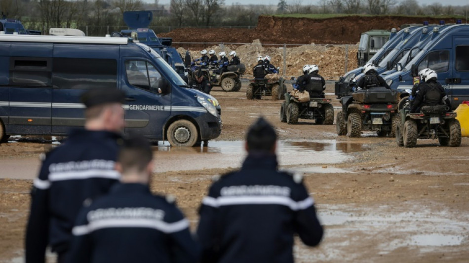 Deux-S&egrave;vres: plus de 3.000 gendarmes et policiers mobilis&eacute;s pour d&eacute;fendre les "bassines"