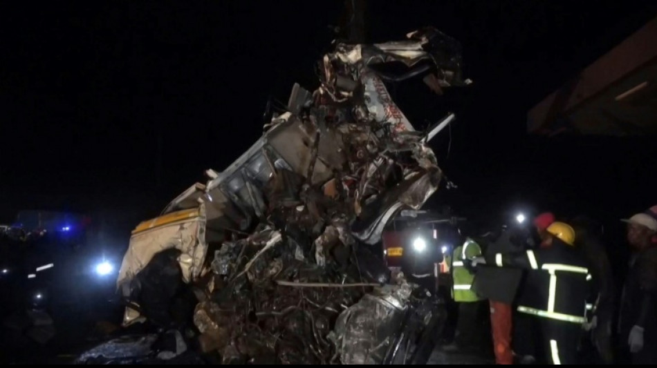Acidente rodovi&aacute;rio deixa ao menos 52 mortos no Qu&ecirc;nia