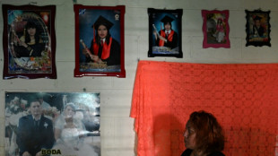Padres imploran por menores que ser&aacute;n llevados a c&aacute;rceles de mayores en El Salvador