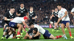 Rugby: un XV de France amoindri si proche mais si loin des All Blacks 